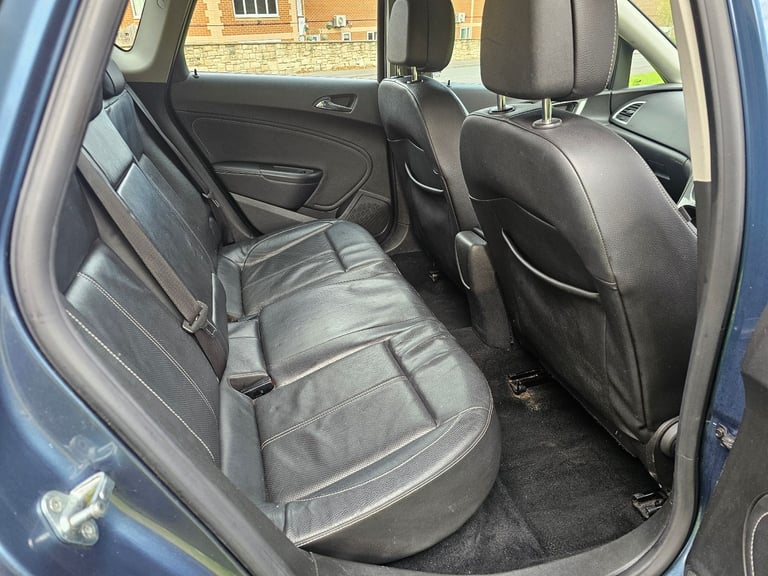 Vauxhall, ASTRA, Hatchback, 2012, Manual, 1956 (cc), 5 doors