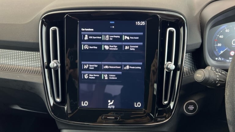2021 Volvo XC40 R-Design, T3 automatic (Power Tailgate, Rear Park Assist) Estate Petrol Automatic