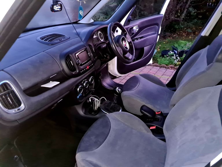 2014 1.3 diesel fiat 500L lounge mpv full history manual gearbox £20 tax