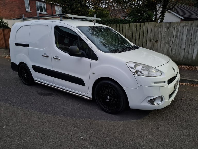 Factory Crew Van  Long Wheel Base Twin Side Loading Doors 2013 Peugeot Partner Professional HDI