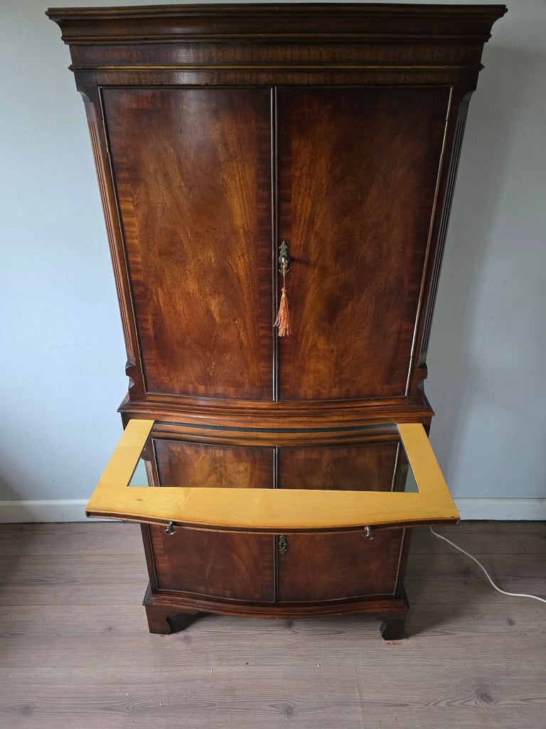VINTAGE Burr Walnut Purpose Built Cocktail Drinks Cabinet -Possible Local Delivery
