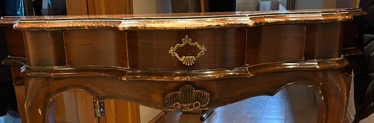 Console table 