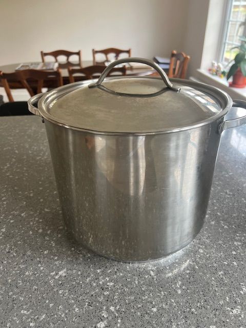 image for Meyer Large Stainless Steel Cooking Pot in Very Good Condition. Size 26cm Diameter