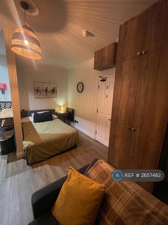 1 bedroom in Stanley Road, Enfield, EN1 (#2657482)