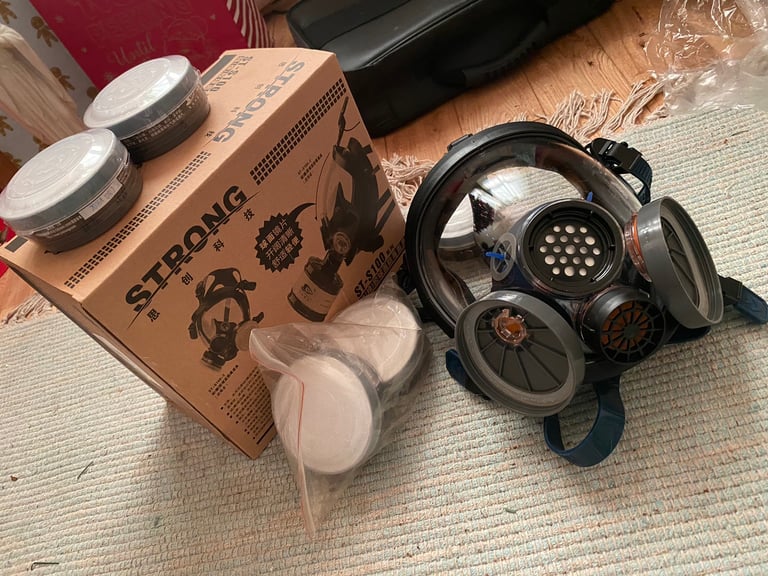 Gas or chemical mask 