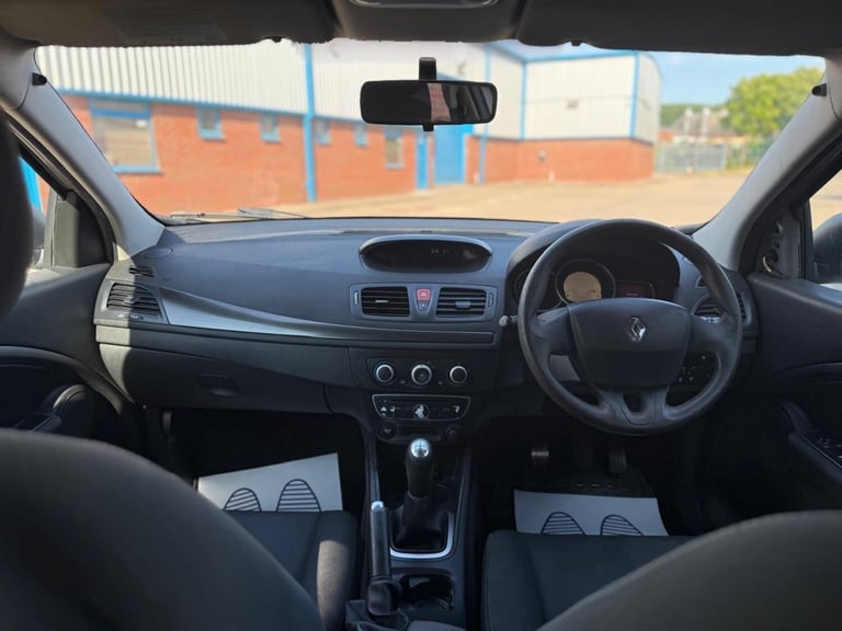 2010 Renault Megane 1.6 16V Expression Euro 4 5dr HATCHBACK Petrol Manual - Image 19