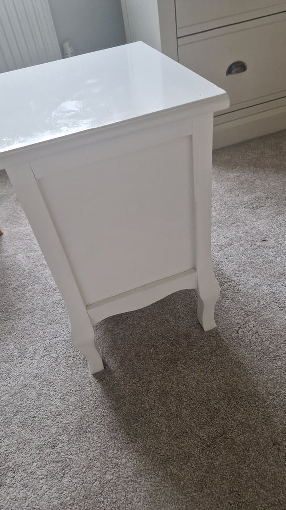 Bedside table 
