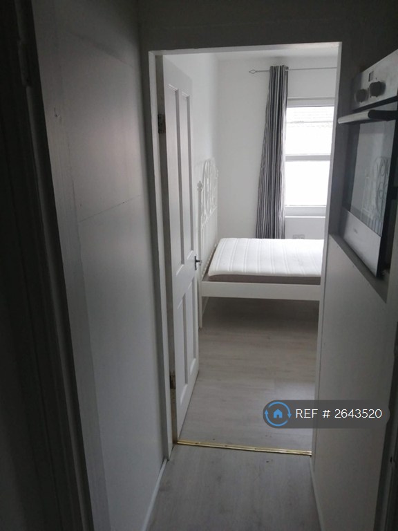 Studio flat in Bristow Road, Hounslow, TW3 (#2643520)
