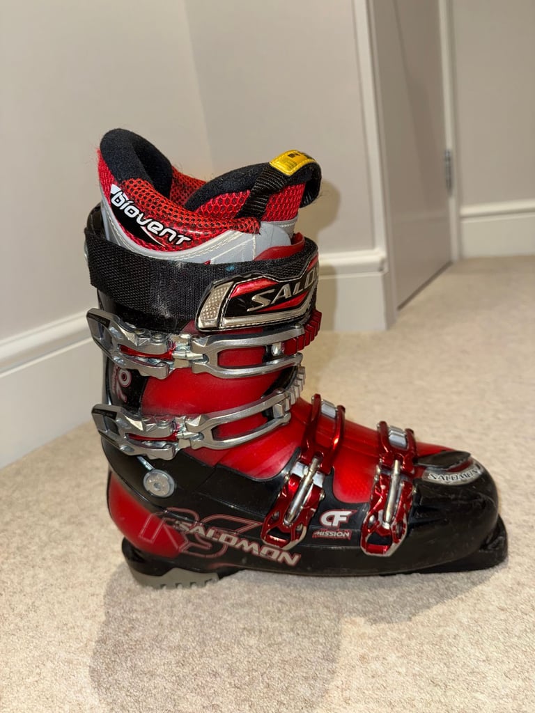 image for Salomon Ski Boots (size UK 9)