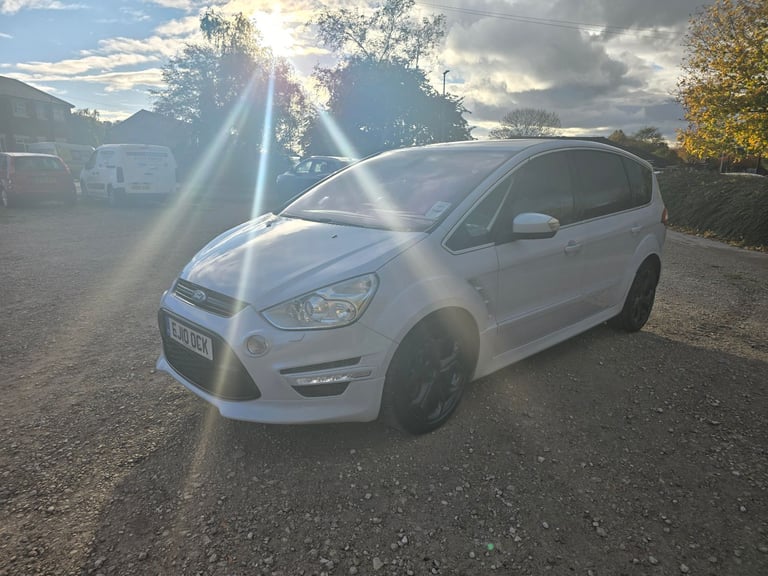 Ford smax turbo in pearlescent white 