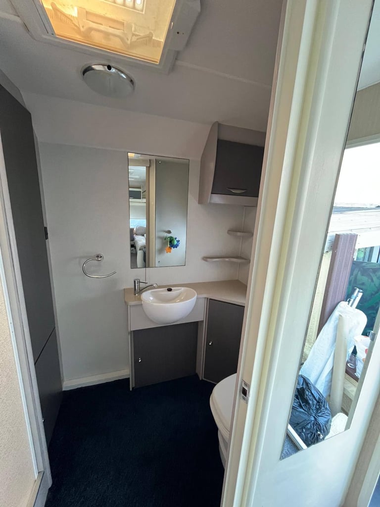 2 berth elldis breeze 452 2010 model. 