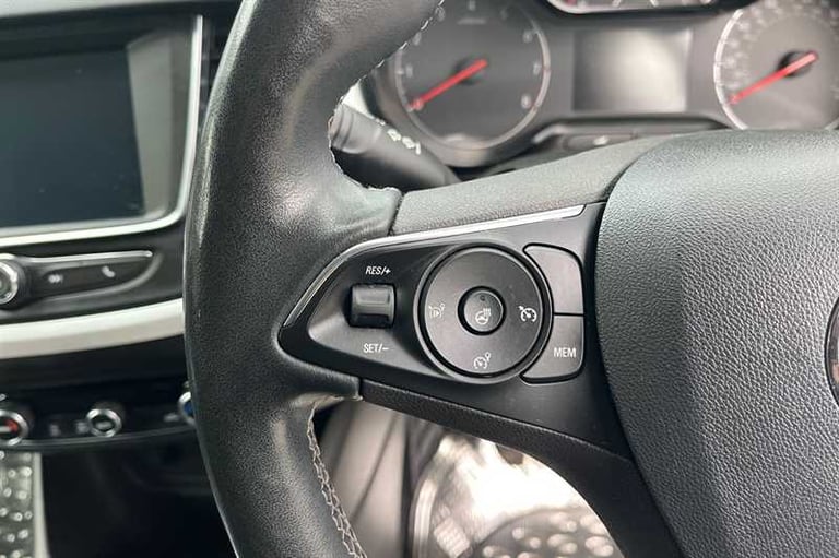 2021 Vauxhall Crossland 1.2i (83 PS) Griffin 5 Door Petrol SUV *** 1 Private Owner from New ***  ...