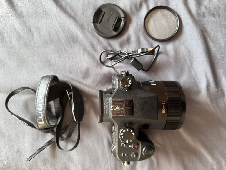 📷 Panasonic Lumix FZ1000 Bundle – 4 Batteries, Chargers, Cards, Grip & Bag – £350