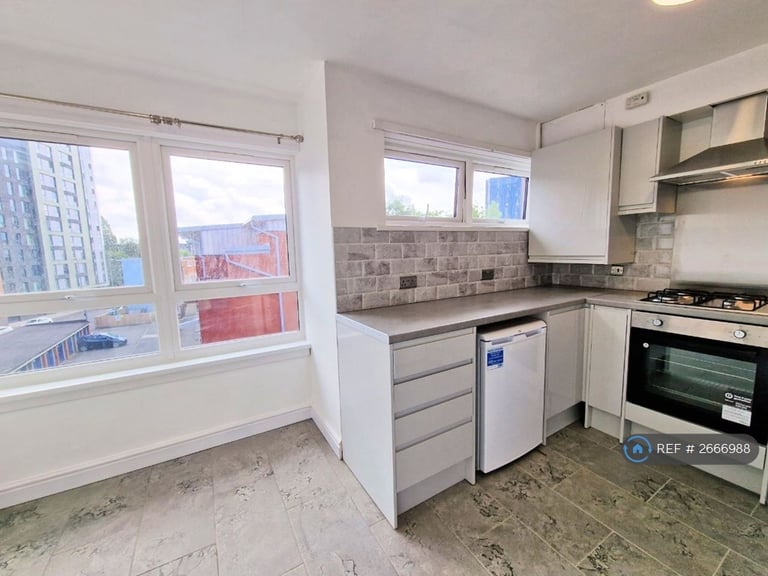 2 bedroom flat in Shepherds Gardens, Birmingham, B15 (2 bed) (#2666988)