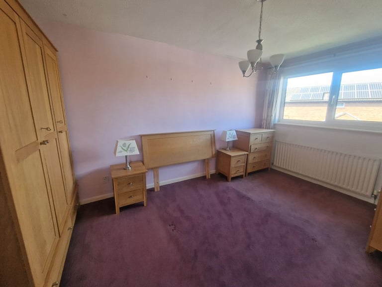 Bright & Spacious Family Home in Quiet Heald Green Cul-de-Sac – Garden, Driveway, Near Schools