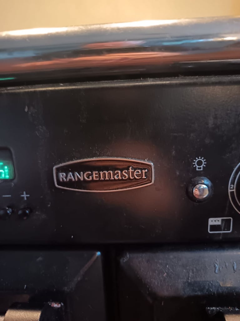 Range Master Cooker and Extraction Hood