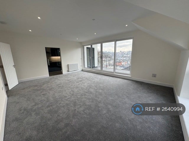 3 bedroom flat in Parkfield Road, Torquay, TQ1 (3 bed) (#2640994)