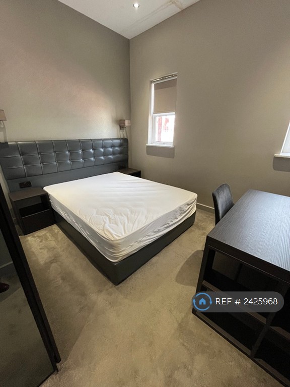 2 bedroom flat in Trafalgar House, Leeds, LS1 (2 bed) (#2425968)