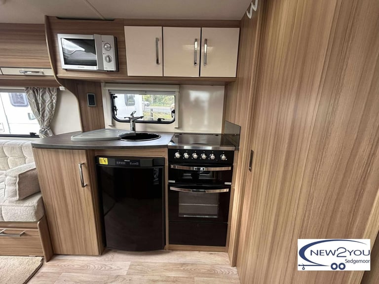 2015 Lunar Conquest CK 2 Berth Caravan + Motor mover - STOCK S048