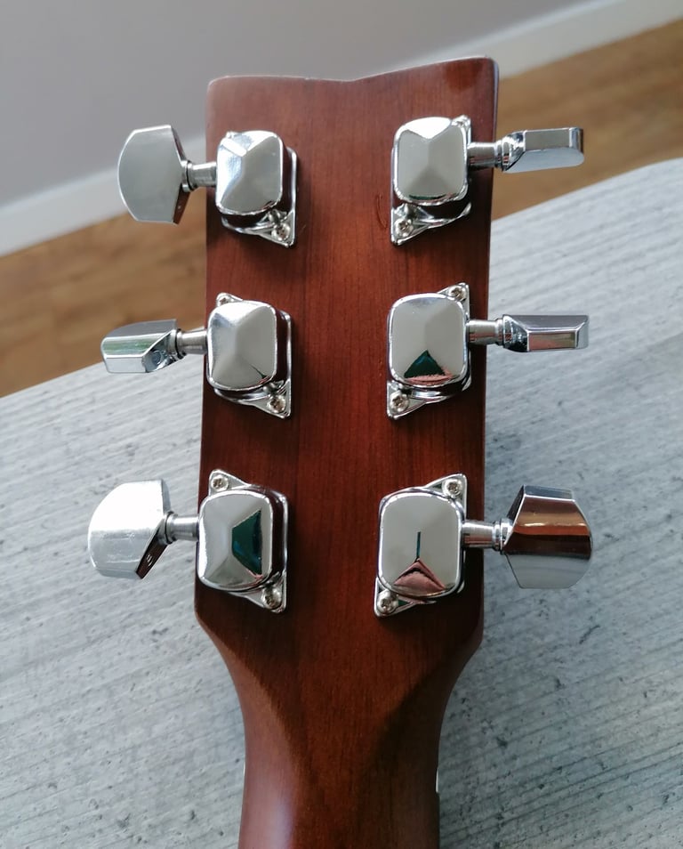 Yamaha F310 Acoustic Guitar