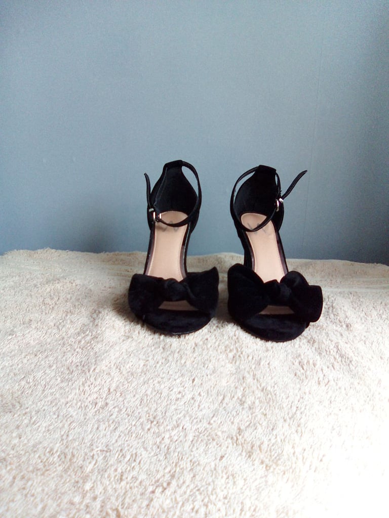 Black suede sandals size 4