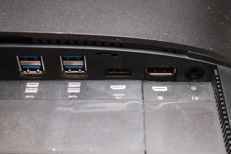 All-in-one Dell Optiplex 7440 AiO 23.8" PC (Windows 11, Intel Core i5 6500, 256GB SSD)