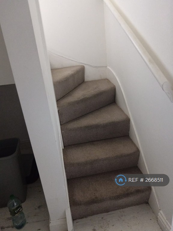 1 bedroom flat in Mill Road, Gillingham, ME7 (1 bed) (#2668511)