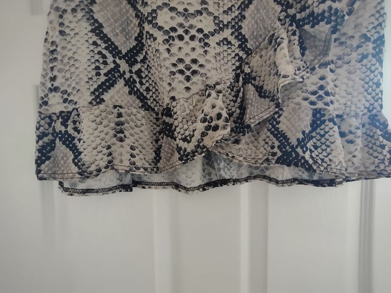 NEW Pretty Little Thing Women Ladies Mini Skirt, Size 14