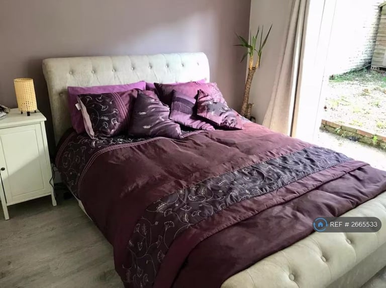 2 bedroom flat in Garratt Terrace, London, SW17 (2 bed) (#2665533)