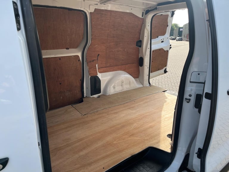 2019 Peugeot Expert 1.5 BlueHDi 1000 Professional Standard Panel Van MWB Euro 6 (s/s) 6dr PANEL V...