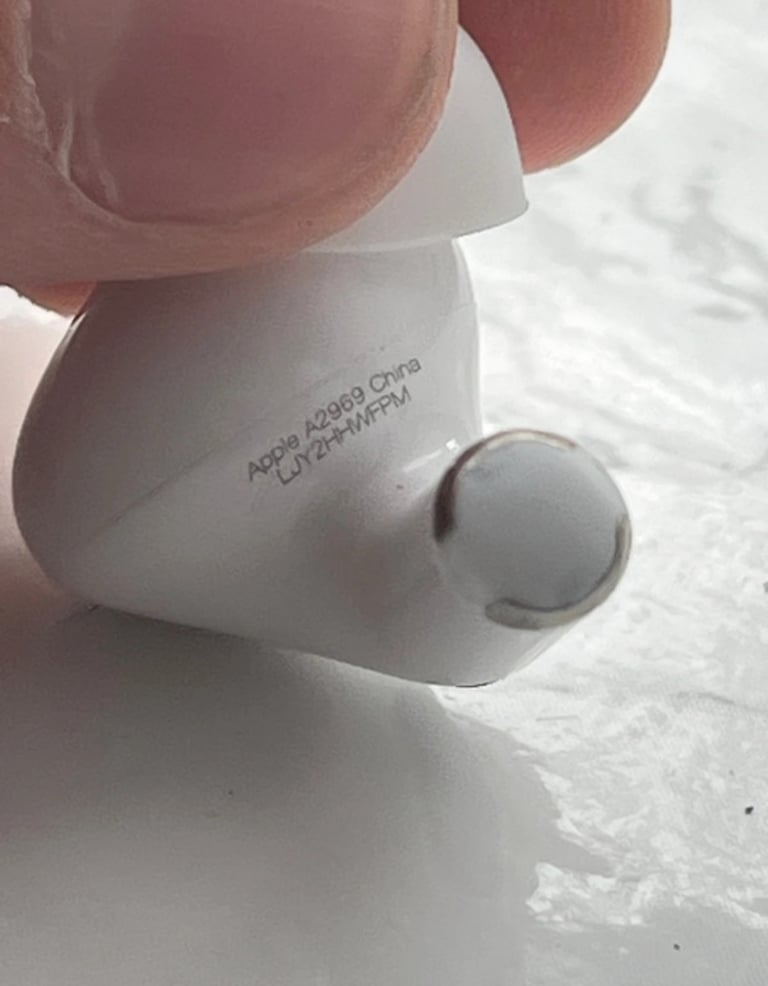 Apple AirPods gen 2 pros