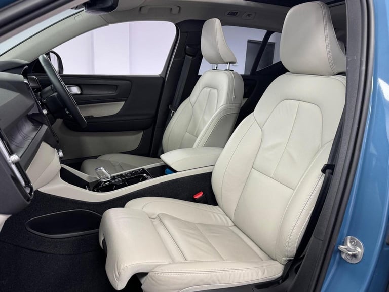 VOLVO XC40 1.5h T5 Recharge 10.7kWh Ultimate Dark Auto Euro 6 (s/s) 5dr 2023