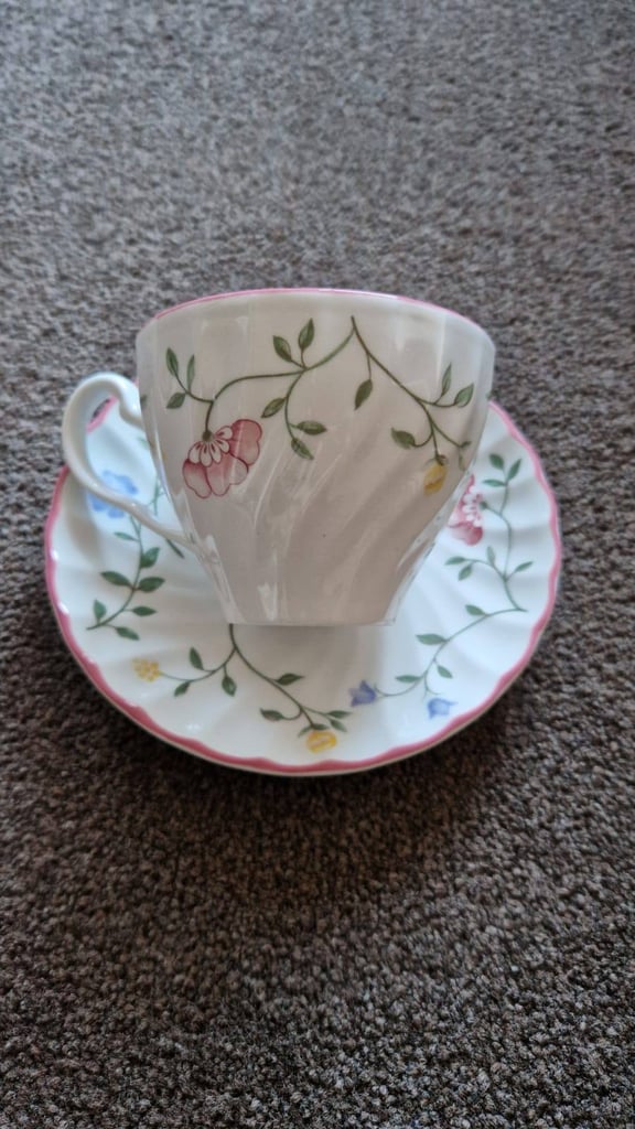 image for 18 cups & saucers - Summer Chintz