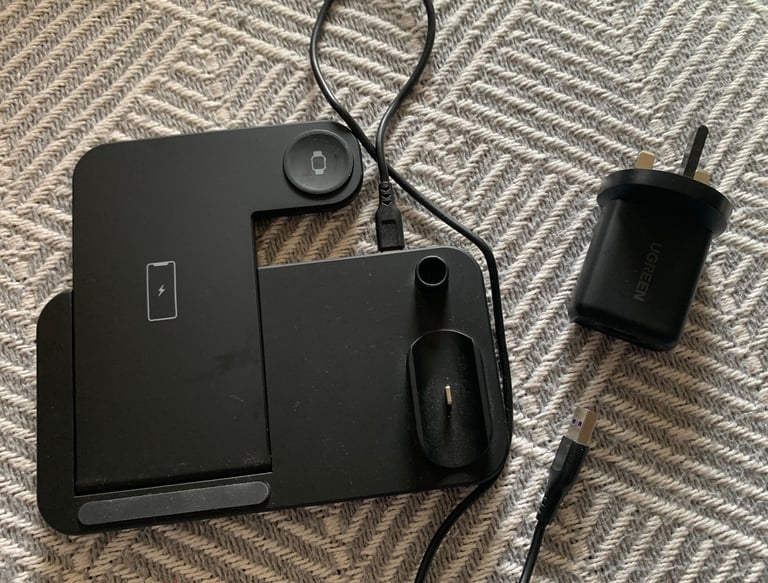 Like-New 4-in-1 Foldable Charger with USB Lead and Mains Adapter