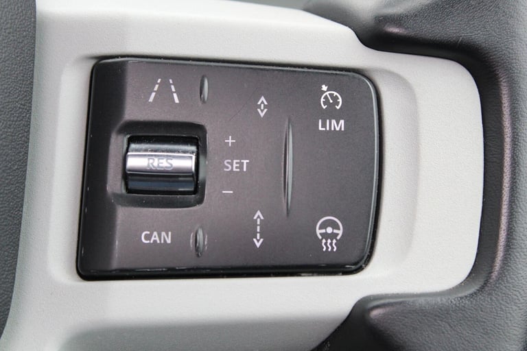 2023 Land Rover Defender 2.0 P400e X-Dynamic SE 110 5dr Auto ESTATE PETROL/ELECTRIC Automatic