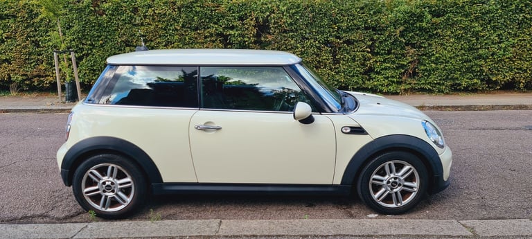 Mini Cooper One, Free ULEZ petrol Hatchback, 2012, 6 Gear Manual, 3 doors White Cheap Tax insurance