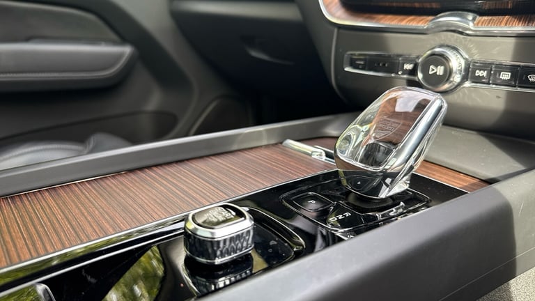 2022 Volvo XC60 2.0 B5P Ultimate Dark 5dr AWD Geartronic Petrol Estate Estate Petrol Automatic