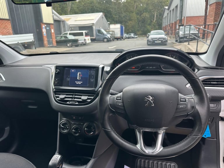 2016 Peugeot 208 1.2 PureTech Active Design Lime Euro 6 5dr HATCHBACK Petrol Manual