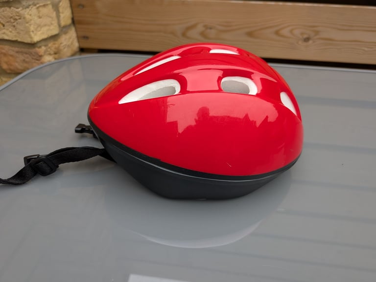 image for Kids red bike helmet for boys - pre-owned - size 50-54cm - small 