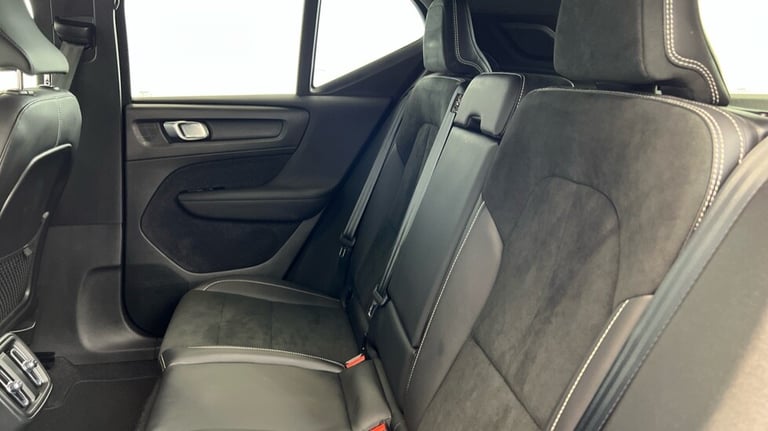 2021 Volvo XC40 R-Design, T3 automatic (Power Tailgate, Rear Park Assist) Estate Petrol Automatic