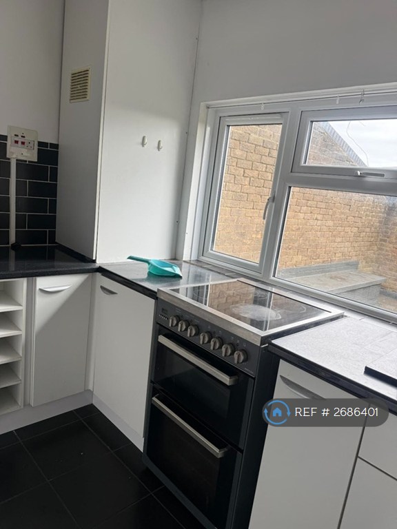 1 bedroom in Uxbridge, Uxbridge, UB8 (#2686401)