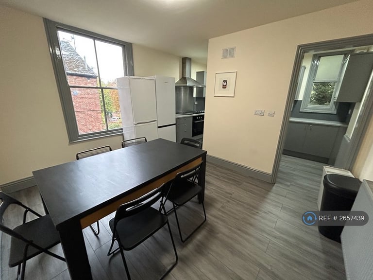 7 bedroom flat in Waterloo Crescent, Nottingham, NG7 (7 bed) (#2657439)