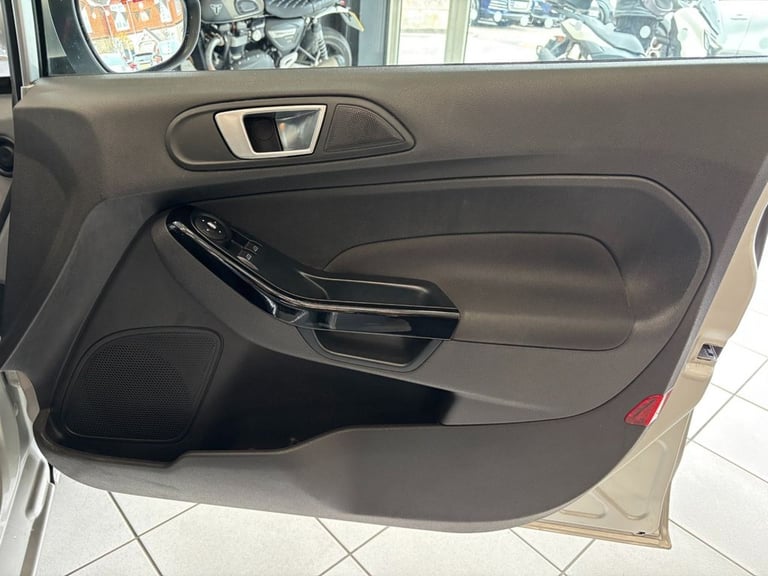 2014 Ford Fiesta 1.0T EcoBoost Zetec Hatchback 5dr Petrol Manual Euro 5 (s/s) (100 ps) Hatchback ...