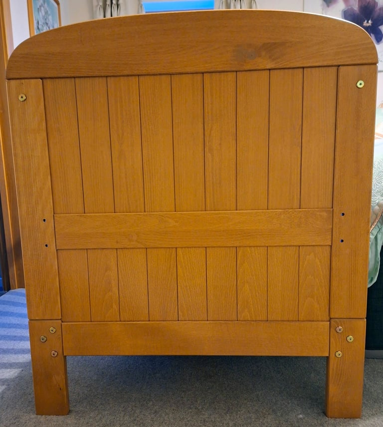 Cot Bed Arabella Deluxe by Lemberk - solid oak 