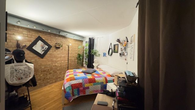  GATED DEVELOPMENT 3-bedroom apartment set within a secure gated development in E13. 