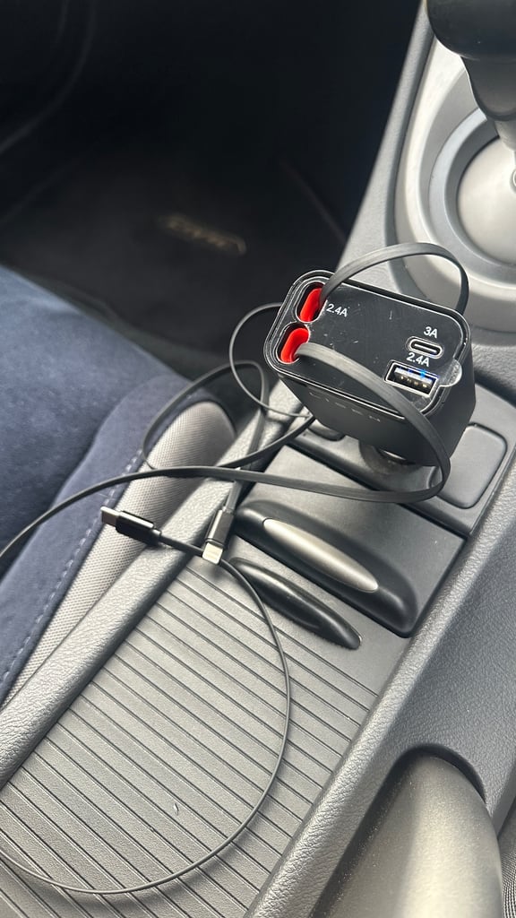 Lisen car retractable phone charger USB C and Lightning cables
