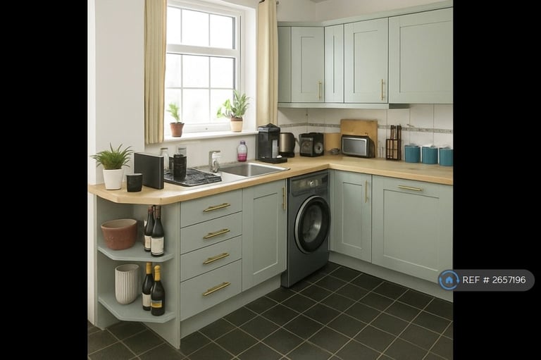 2 bedroom flat in Manchester Road, Bury, BL9 (2 bed) (#2657196)