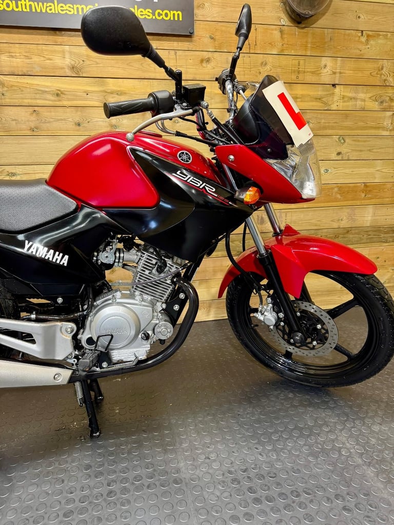 Yamaha YBR125 YBR 125 / 2016 model / JUST 832 MILES!