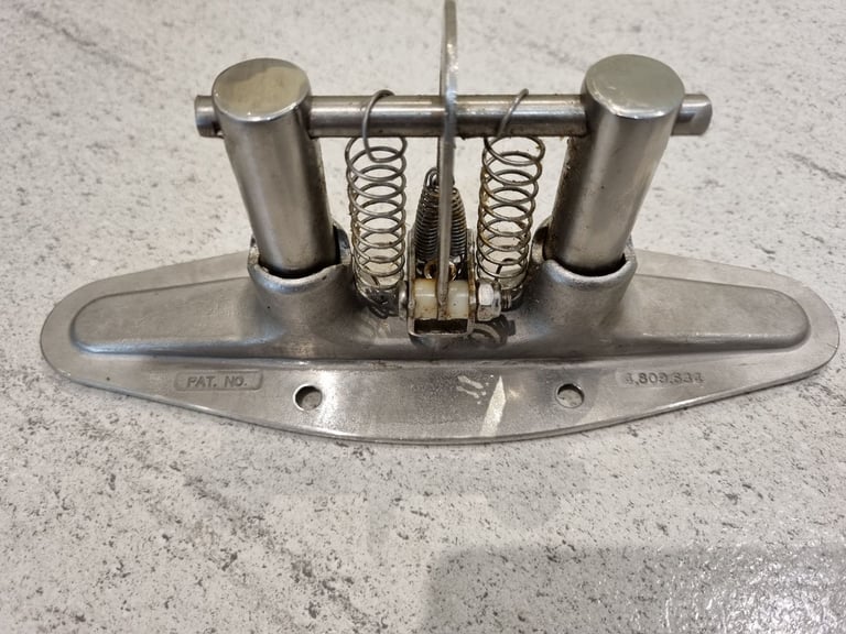 Stainless steel pop up boat cleat