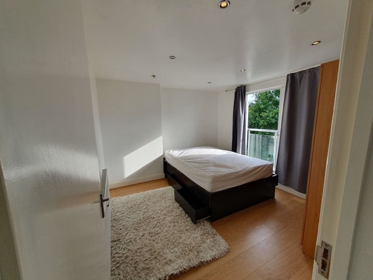 Newly decorated large double room 